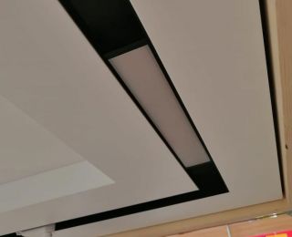 Натяжные потолки с трековым освещением