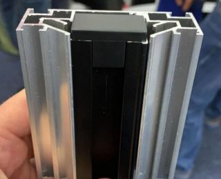 Натяжные потолки с трековым освещением