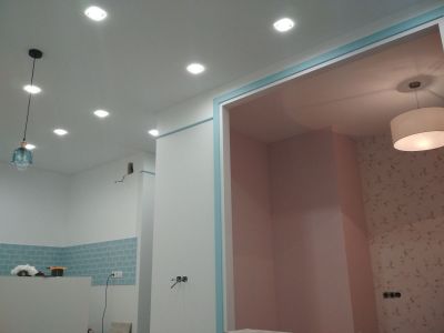 Натяжные потолки на кухне