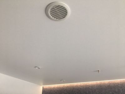 Пожарный датчик на натяжной потолок