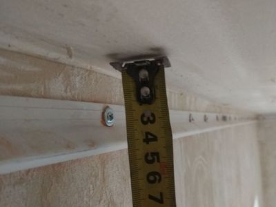 На сколько уменьшится помещение после установки натяжного потолка?