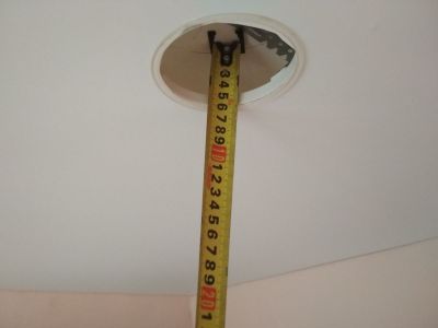 На сколько уменьшится помещение после установки натяжного потолка?