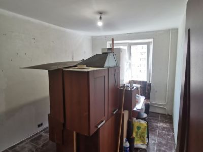 Мешает ли мебель установке натяжного потолка?