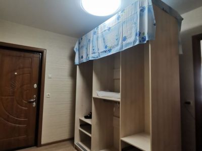 Мешает ли мебель установке натяжного потолка?